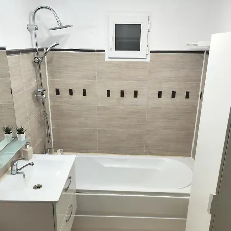Apartment Platinum - Cu 3 Camere, 2 Dormitoare, 2 Bai, Bucatarie Complet Utilata, 2 Balcoane Bucharest