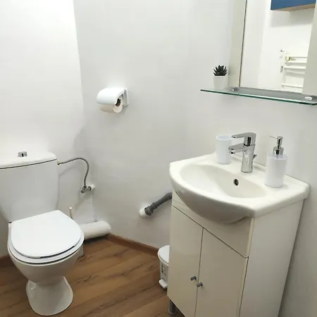 Platinum - Cu 3 Camere, 2 Dormitoare, 2 Bai, Bucatarie Complet Utilata, Living, 2 Balcoane Apartman