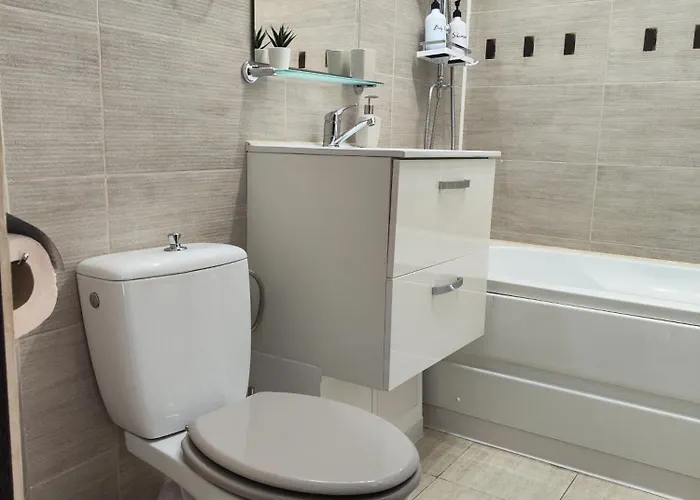 Platinum - Cu 3 Camere, 2 Dormitoare, 2 Bai, Bucatarie Complet Utilata, Living, 2 Balcoane *