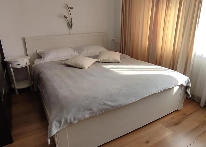 Apartamento Platinum - Cu 3 Camere, 2 Dormitoare, 2 Bai, Bucatarie Complet Utilata, Living, 2 Balcoane Bucarest