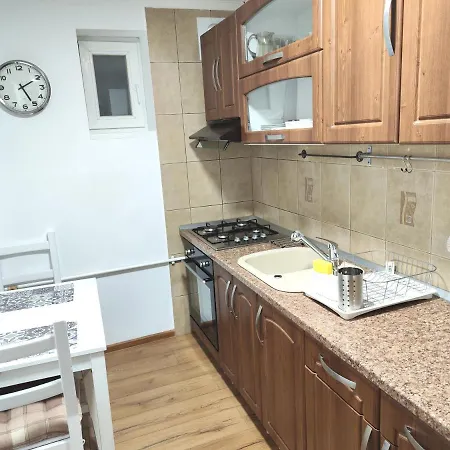 Platinum - Cu 3 Camere, 2 Dormitoare, 2 Bai, Bucatarie Complet Utilata, Living, 2 Balcoane Bükreş