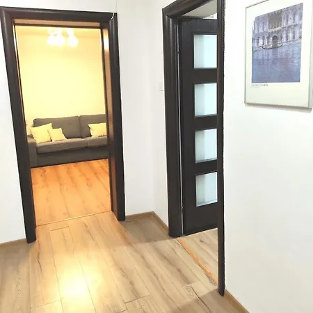 Platinum - Cu 3 Camere, 2 Dormitoare, 2 Bai, Bucatarie Complet Utilata, Living, 2 Balcoane Bükreş