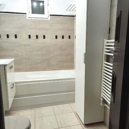 Platinum - Cu 3 Camere, 2 Dormitoare, 2 Bai, Bucatarie Complet Utilata, Living, 2 Balcoane Bucarest