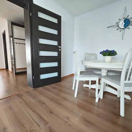 Platinum - Cu 3 Camere, 2 Dormitoare, 2 Bai, Bucatarie Complet Utilata, Living, 2 Balcoane Διαμέρισμα *