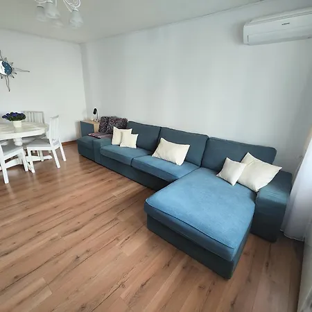 Daire Platinum - Cu 3 Camere, 2 Dormitoare, 2 Bai, Bucatarie Complet Utilata, Living, 2 Balcoane