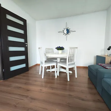 Platinum - Cu 3 Camere, 2 Dormitoare, 2 Bai, Bucatarie Complet Utilata, Living, 2 Balcoane