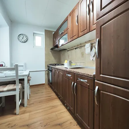 Platinum - Cu 3 Camere, 2 Dormitoare, 2 Bai, Bucatarie Complet Utilata, Living, 2 Balcoane