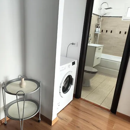 Platinum - Cu 3 Camere, 2 Dormitoare, 2 Bai, Bucatarie Complet Utilata, Living, 2 Balcoane