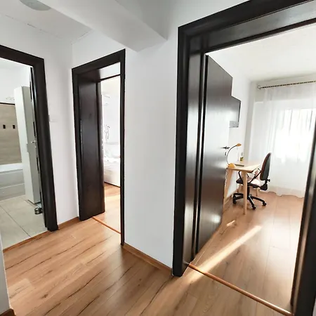 Platinum - Cu 3 Camere, 2 Dormitoare, 2 Bai, Bucatarie Complet Utilata, Living, 2 Balcoane * Bükreş