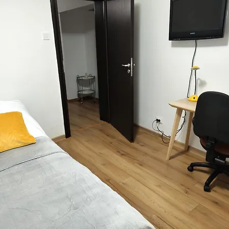 Platinum - Cu 3 Camere, 2 Dormitoare, 2 Bai, Bucatarie Complet Utilata, Living, 2 Balcoane