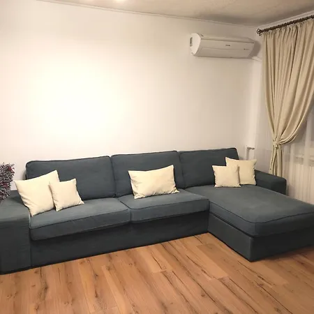 Platinum - Cu 3 Camere, 2 Dormitoare, 2 Bai, Bucatarie Complet Utilata, Living, 2 Balcoane * Bükreş