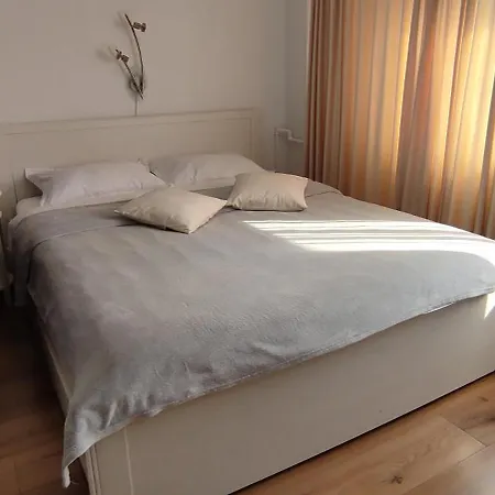 Daire Platinum - Cu 3 Camere, 2 Dormitoare, 2 Bai, Bucatarie Complet Utilata, Living, 2 Balcoane Bükreş