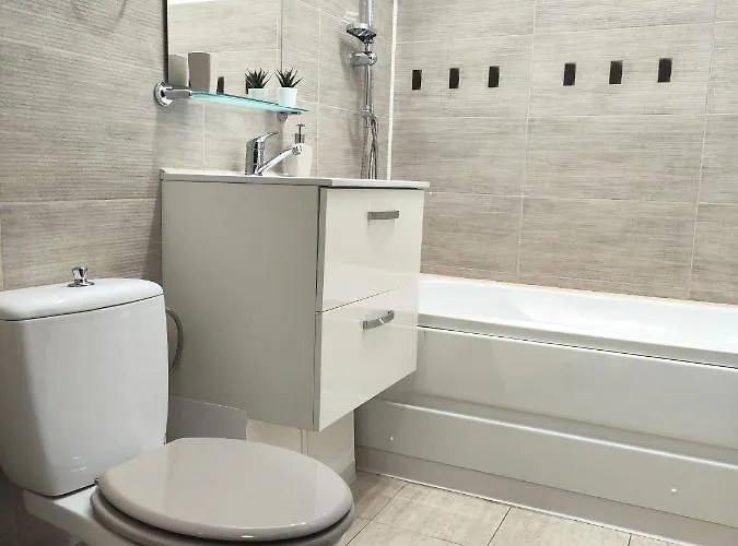 Apartmán Platinum - Cu 3 Camere, 2 Dormitoare, 2 Bai, Bucatarie Complet Utilata, Living, 2 Balcoane *