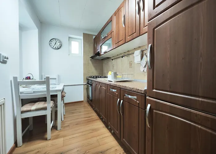 Platinum - Cu 3 Camere, 2 Dormitoare, 2 Bai, Bucatarie Complet Utilata, Living, 2 Balcoane