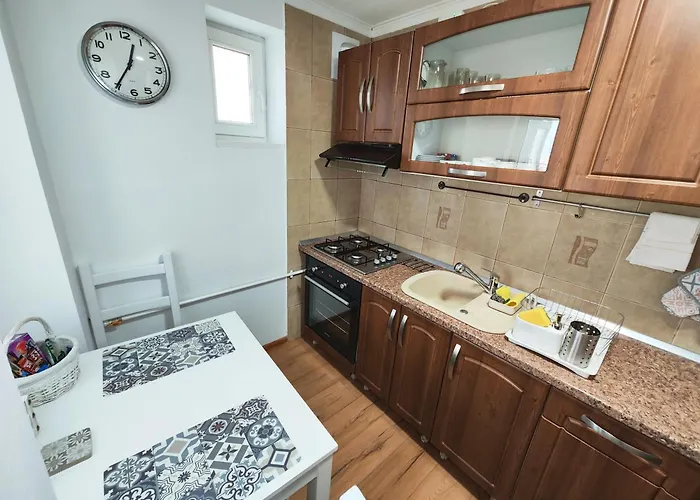 Apartmán Platinum - Cu 3 Camere, 2 Dormitoare, 2 Bai, Bucatarie Complet Utilata, Living, 2 Balcoane *