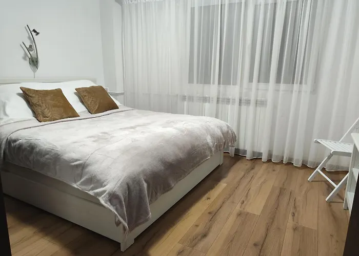 Platinum - Cu 3 Camere, 2 Dormitoare, 2 Bai, Bucatarie Complet Utilata, Living, 2 Balcoane