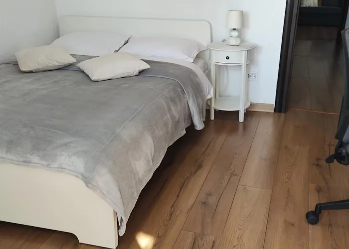 Apartmán Platinum - Cu 3 Camere, 2 Dormitoare, 2 Bai, Bucatarie Complet Utilata, Living, 2 Balcoane *