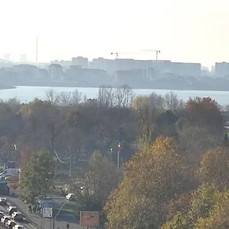 Apartament Platinum - Cu 3 Camere, 2 Dormitoare, 2 Bai, Bucatarie Complet Utilata, 2 Balcoane *