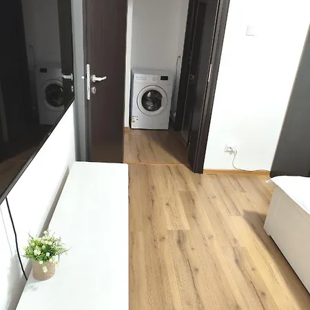 Apartament Platinum - Cu 3 Camere, 2 Dormitoare, 2 Bai, Bucatarie Complet Utilata, 2 Balcoane *