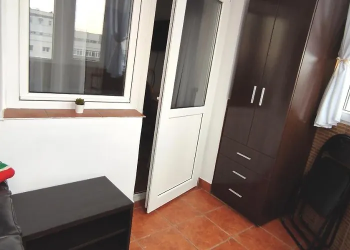 Platinum - Cu 3 Camere, 2 Dormitoare, 2 Bai, Bucatarie Complet Utilata, Living, 2 Balcoane דירה