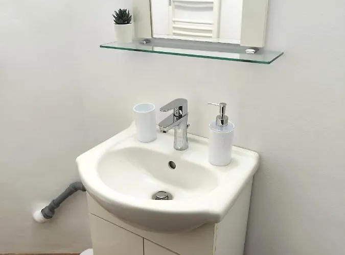 Platinum - Cu 3 Camere, 2 Dormitoare, 2 Bai, Bucatarie Complet Utilata, Living, 2 Balcoane דירה