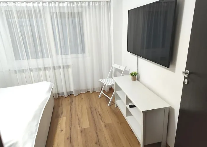 Apartament Platinum - Cu 3 Camere, 2 Dormitoare, 2 Bai, Bucatarie Complet Utilata, Living, 2 Balcoane Bukareszt
