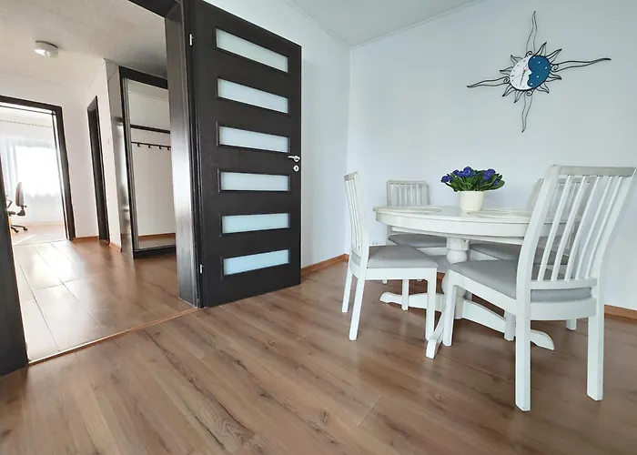 Platinum - Cu 3 Camere, 2 Dormitoare, 2 Bai, Bucatarie Complet Utilata, Living, 2 Balcoane דירה *