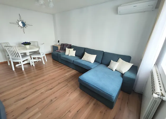 Apartament Platinum - Cu 3 Camere, 2 Dormitoare, 2 Bai, Bucatarie Complet Utilata, Living, 2 Balcoane