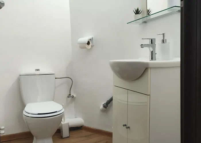 Apartament Platinum - Cu 3 Camere, 2 Dormitoare, 2 Bai, Bucatarie Complet Utilata, Living, 2 Balcoane