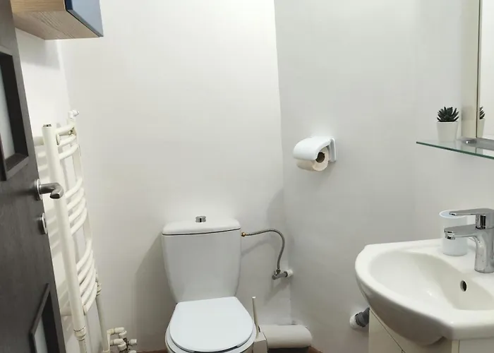 Platinum - Cu 3 Camere, 2 Dormitoare, 2 Bai, Bucatarie Complet Utilata, Living, 2 Balcoane דירה *