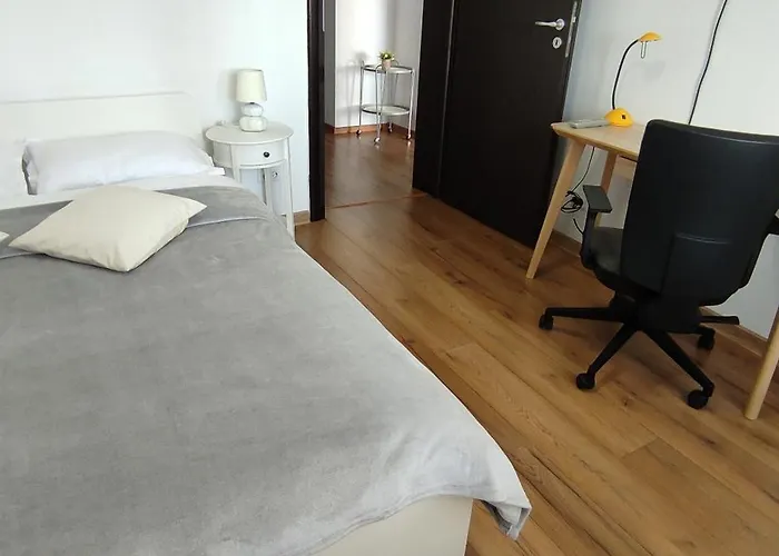 דירה Platinum - Cu 3 Camere, 2 Dormitoare, 2 Bai, Bucatarie Complet Utilata, Living, 2 Balcoane בוקרשט