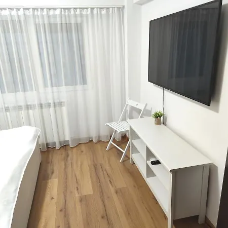 Apartment Platinum - Cu 3 Camere, 2 Dormitoare, 2 Bai, Bucatarie Complet Utilata, Living, 2 Balcoane Bukarest