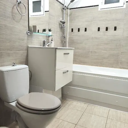 Apartment Platinum - Cu 3 Camere, 2 Dormitoare, 2 Bai, Bucatarie Complet Utilata, Living, 2 Balcoane *