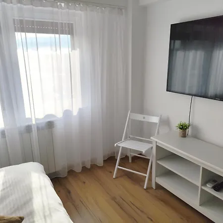 Platinum - Cu 3 Camere, 2 Dormitoare, 2 Bai, Bucatarie Complet Utilata, Living, 2 Balcoane